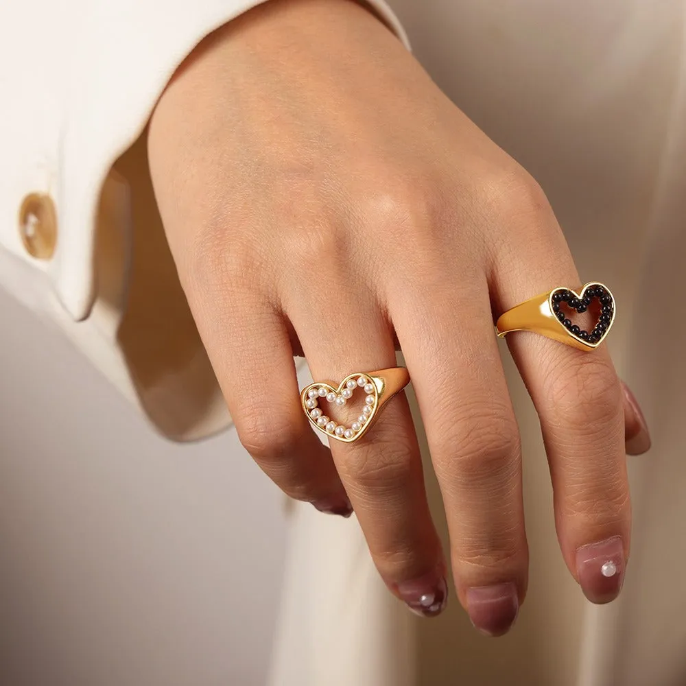 18K gold exquisite and novel hollow love heart inlaid pearl design ring