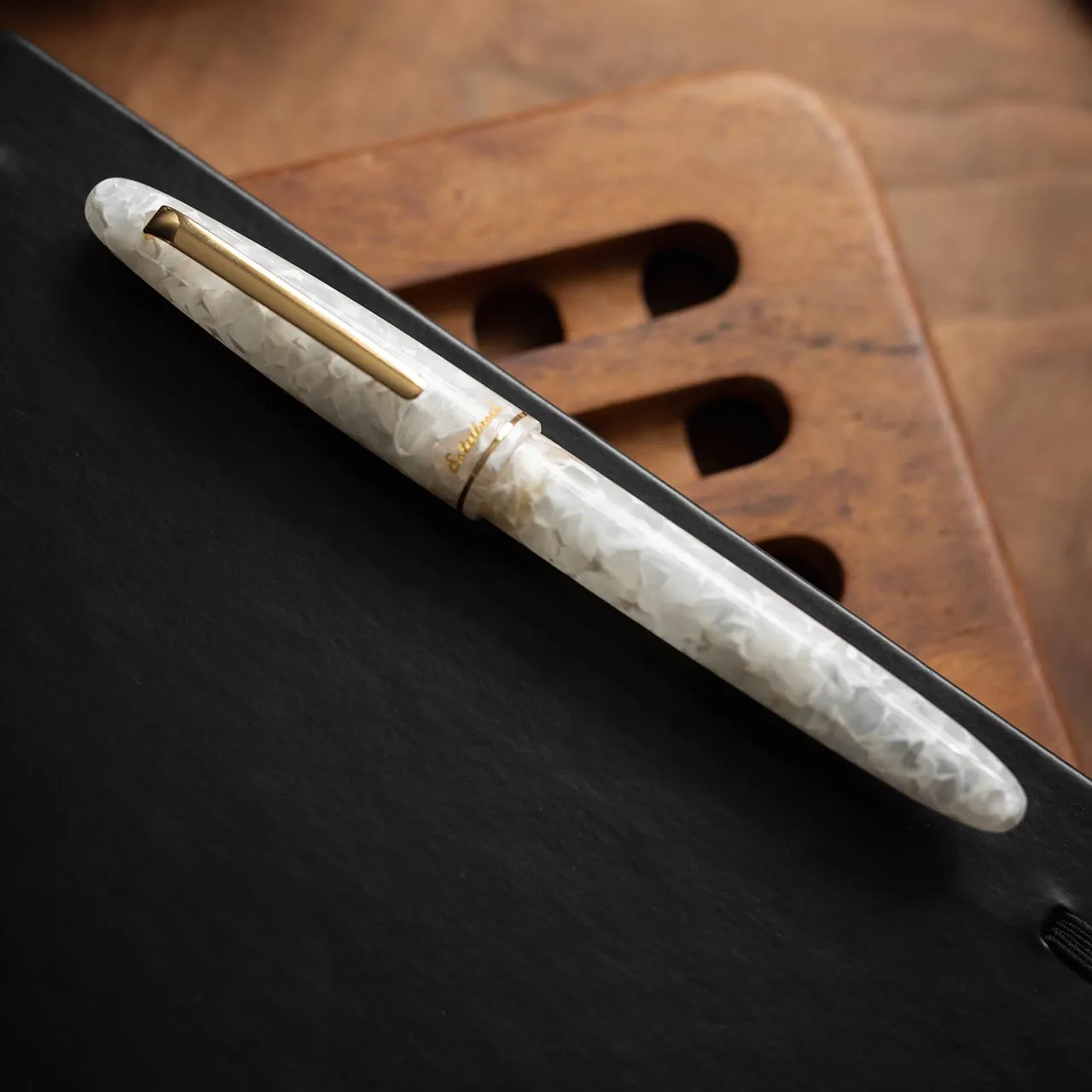 Estie Winter White Fountain Pen