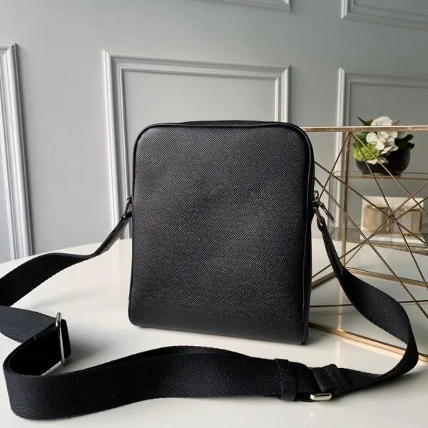 Men&#8217;s Alex Messenger Bb Shoulder Bag M30265 Black 2019 Collection