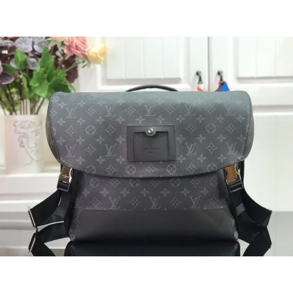 Monogram Eclipse Canvas Messenger Mm Voyager M40510