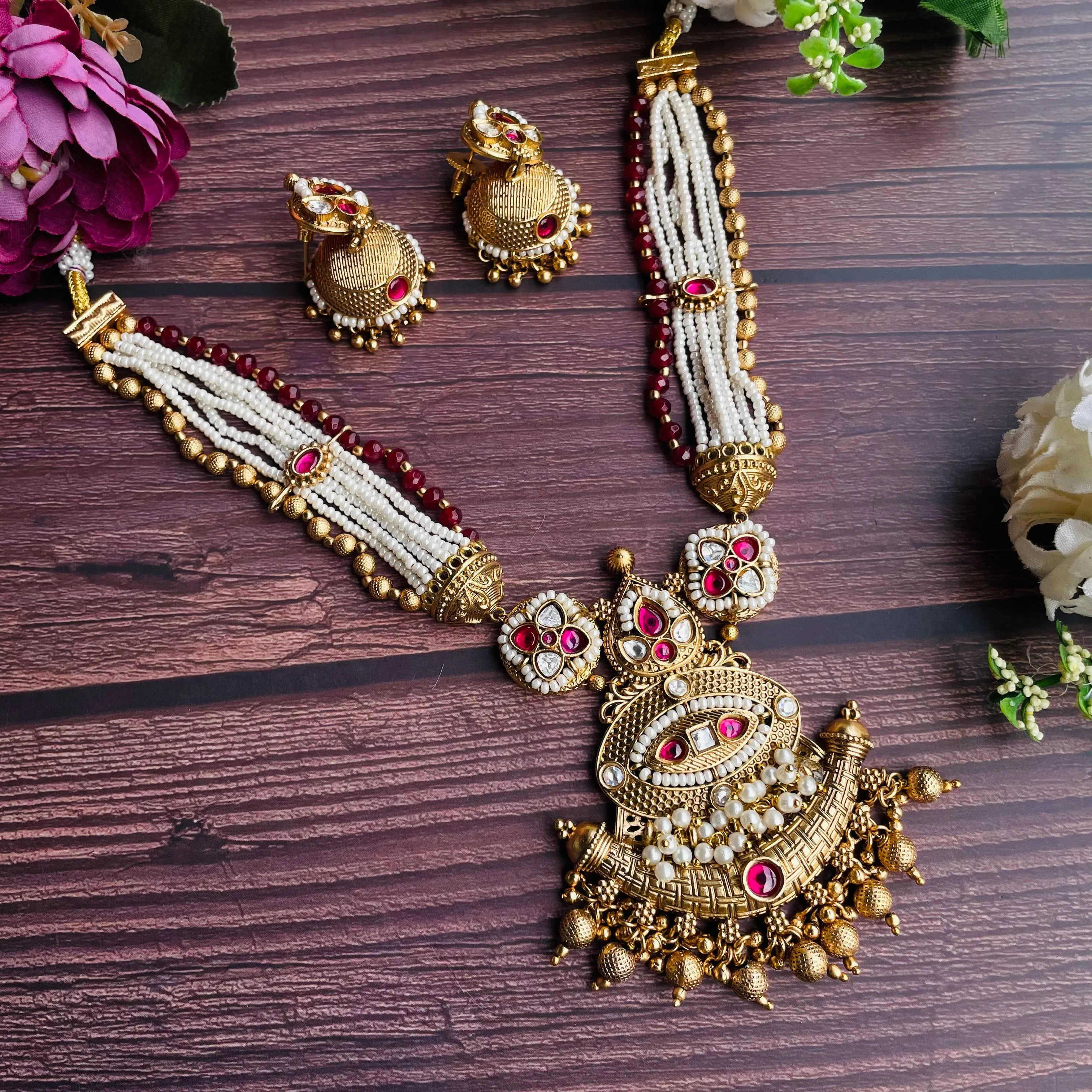 Nayaab Nura Neckpiece