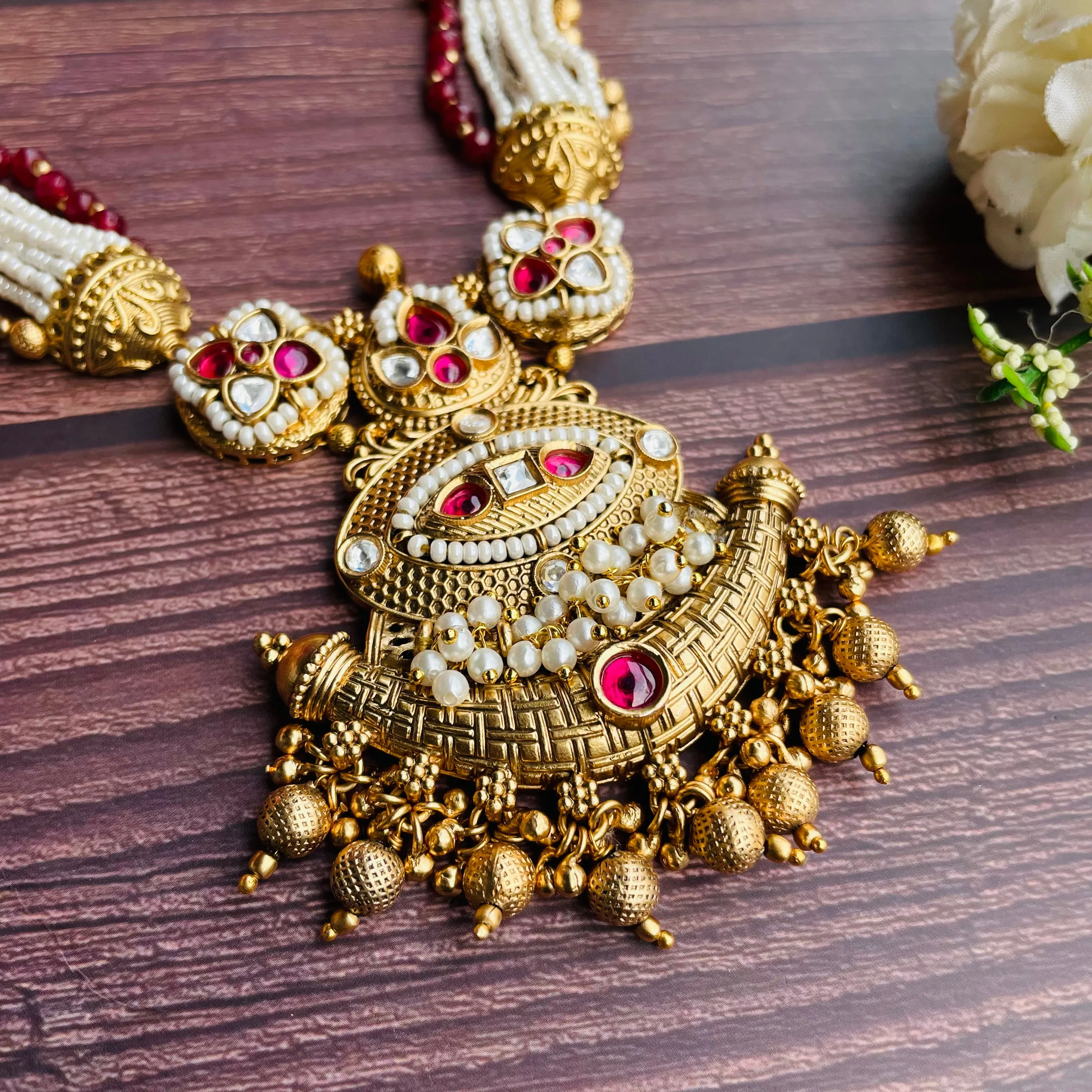 Nayaab Nura Neckpiece