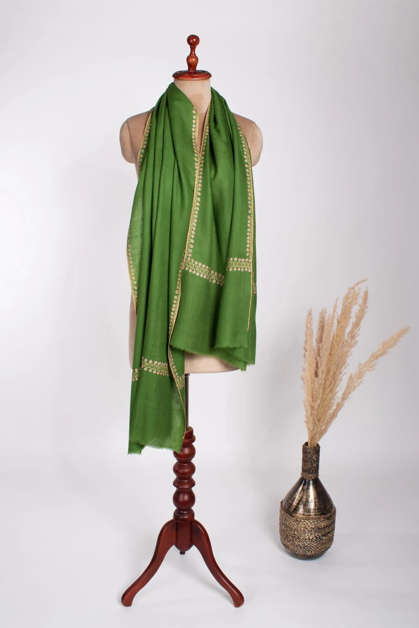 Parrot Green Kashmiri Pashmina Stole - TINTAGEL