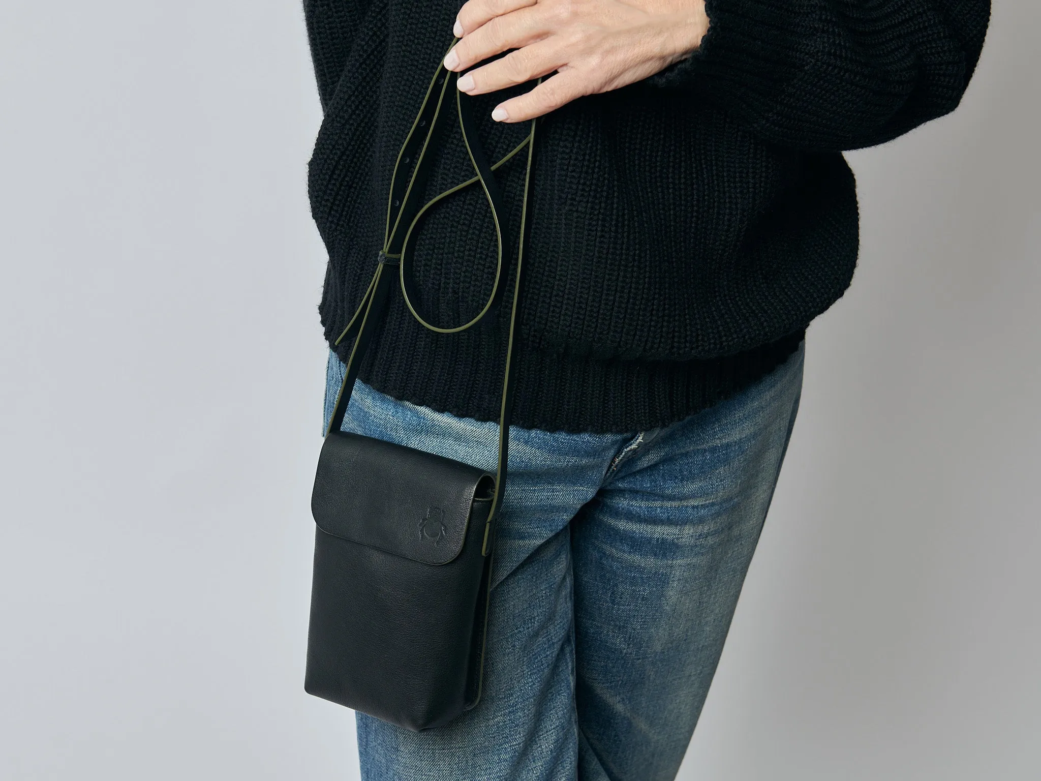 The Connection Phone Bag - black