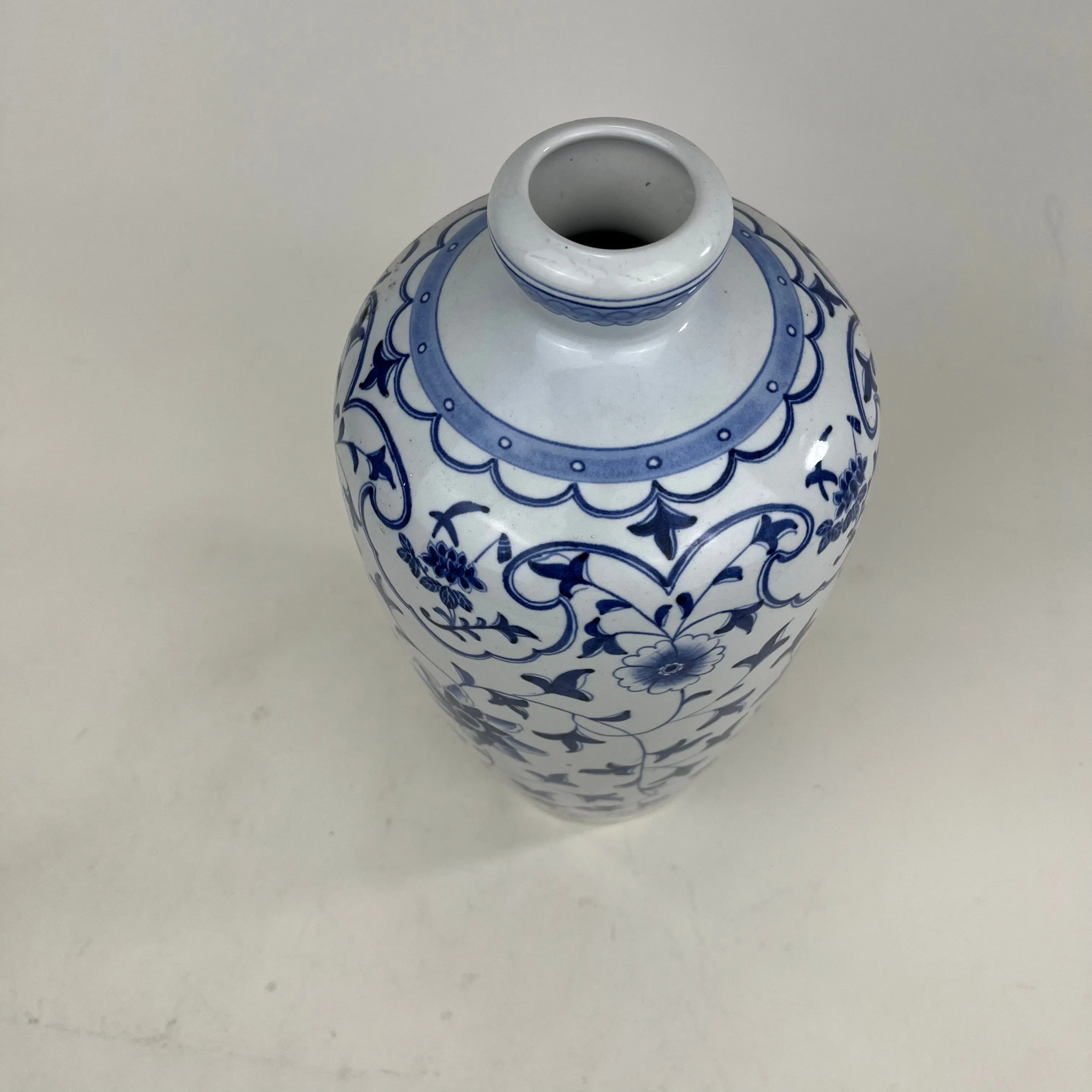 Vintage Taiwanese vase c1940s blue & white 10”